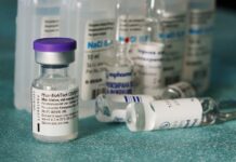 Vaccini anti-COVID e Pfizer-gate: la verità sugli studi di Nature e BMJ