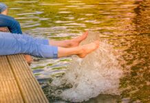 donna gambe acqua