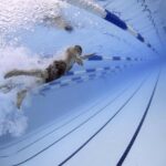 nuotatore piscina