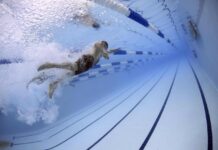 nuotatore piscina