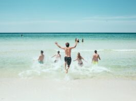 persone estate mare spiaggia