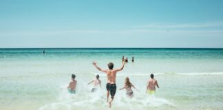 persone estate mare spiaggia