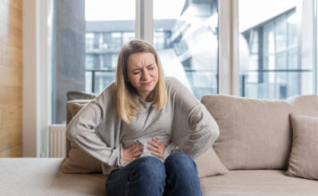 Disbiosi intestinale: sintomi e test per riconoscerla mal di pancia